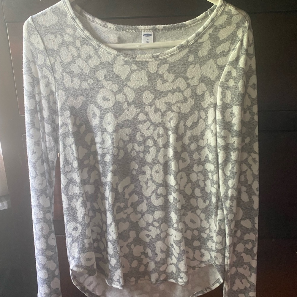 Old navy print long sleeve shirt. Like new